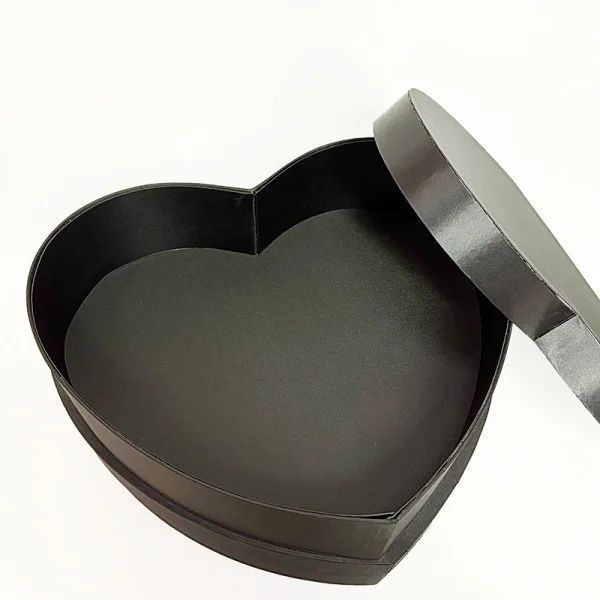 Подарункова коробка сатинова "Серце велике XXL" Чорна, 47*51 см,1 шт